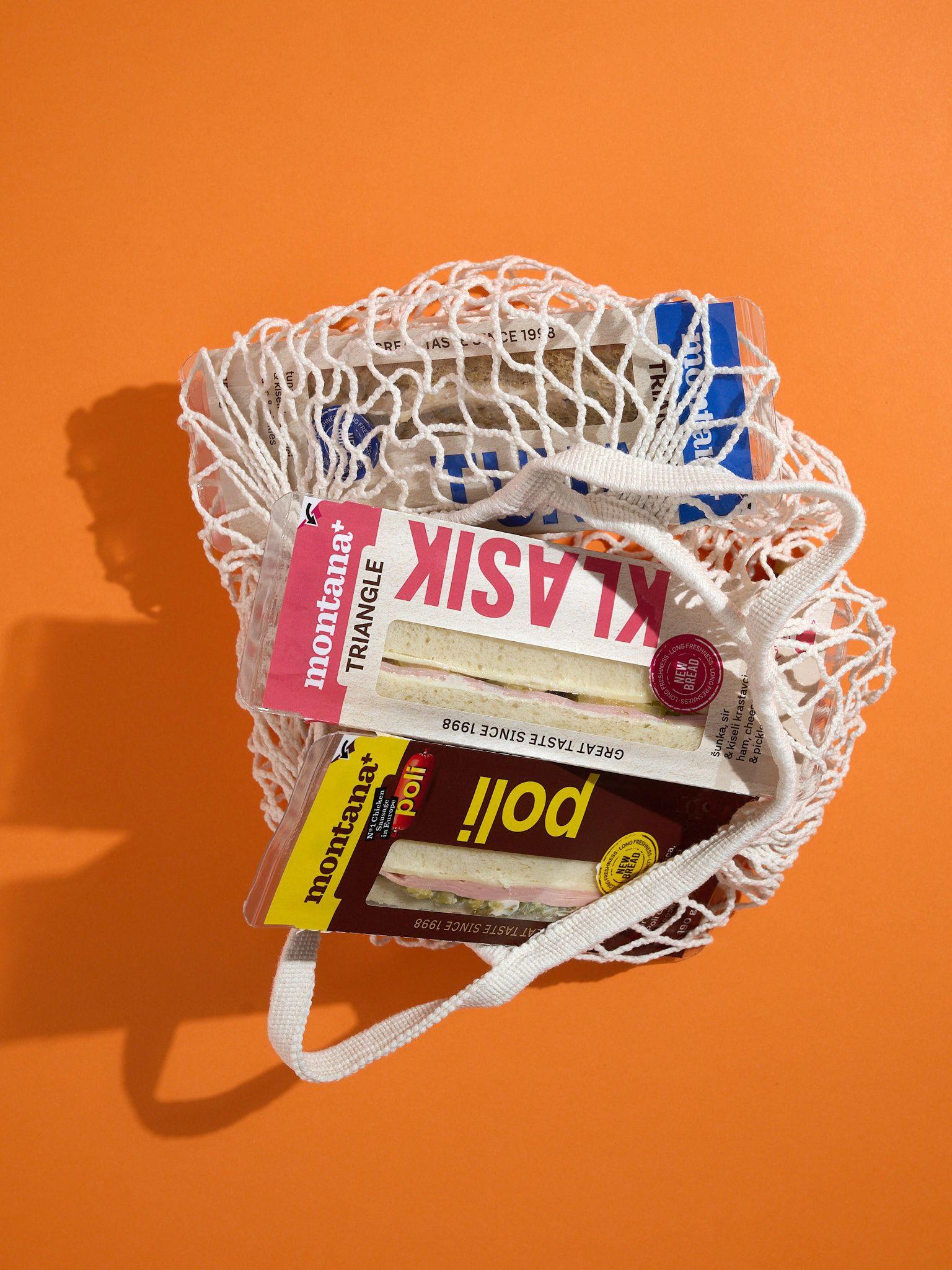 Ruka hvata sendvič u hladnjaku